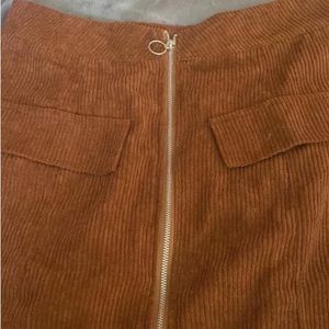 Size XS but can fit a Small skirt. Never worn before!